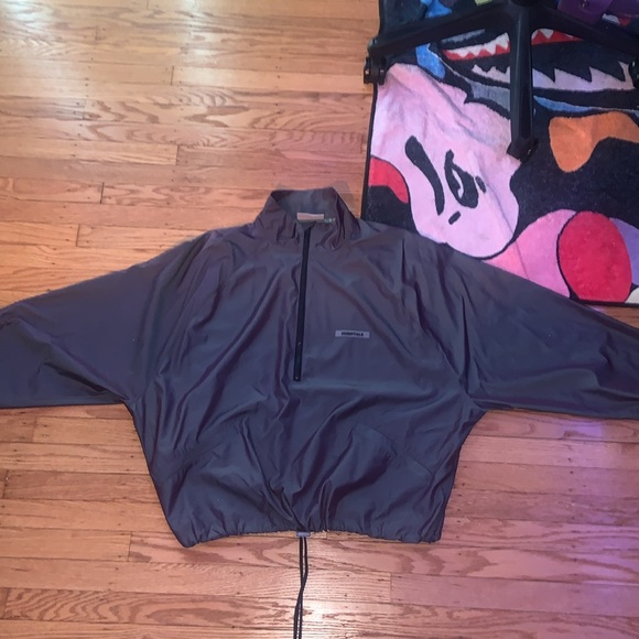 Essential Jacket - Picture 4 of 4